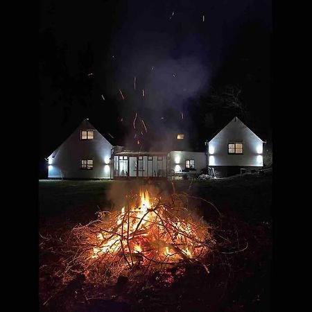 Bear Cottage, Tyn Y Cwm Eglwys-Fach Esterno foto
