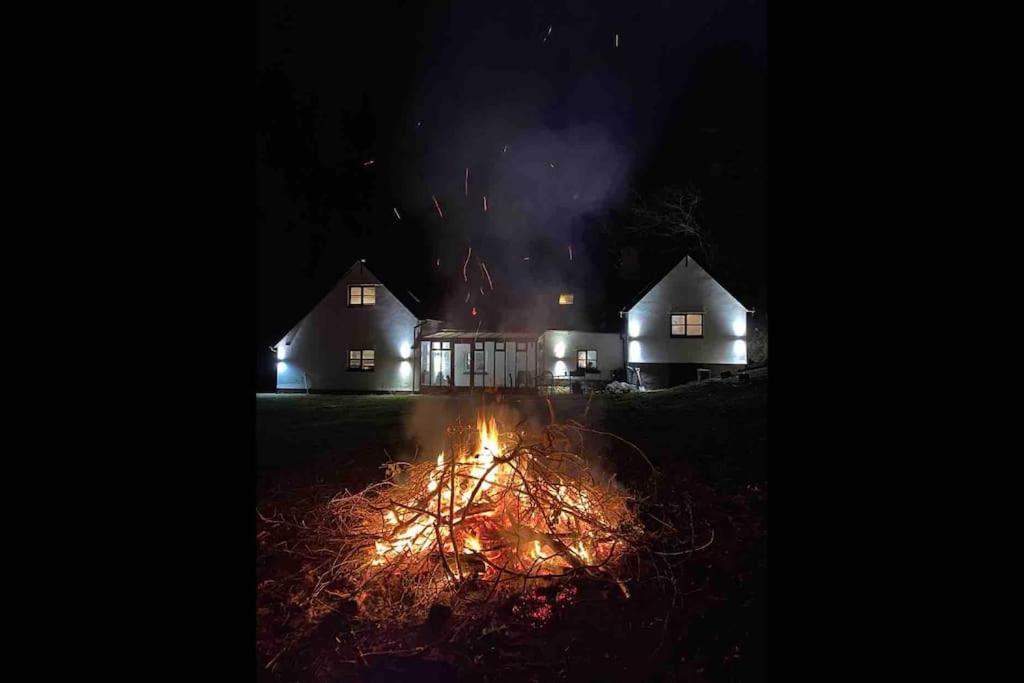 Bear Cottage, Tyn Y Cwm Eglwys-Fach Esterno foto
