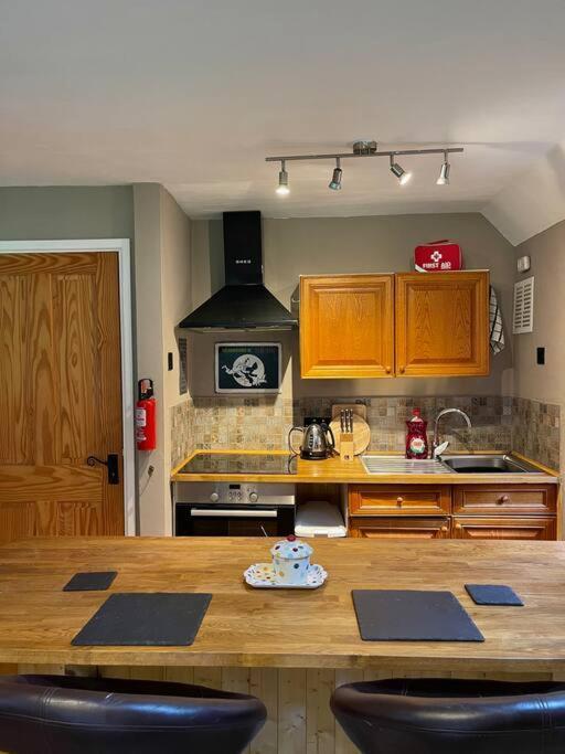 Bear Cottage, Tyn Y Cwm Eglwys-Fach Esterno foto