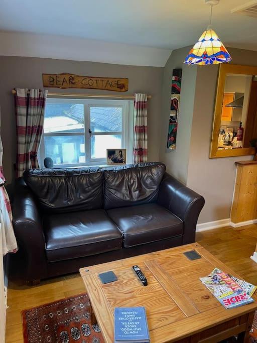 Bear Cottage, Tyn Y Cwm Eglwys-Fach Esterno foto